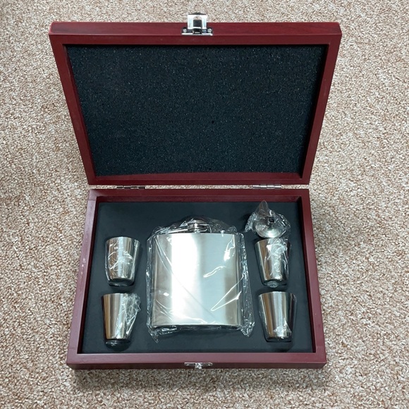 Flask set - Picture 1 of 2